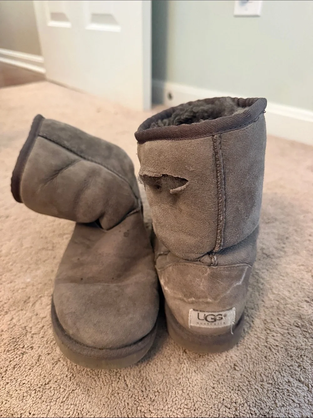 UGG Classic Short Suede Boots - Gray